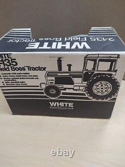 Scale Models 1/16 White Farm Equipment 2-135 Field Boss Tractor withBox