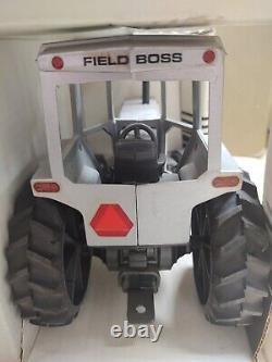 Scale Models 1/16 White Farm Equipment 2-135 Field Boss Tractor withBox