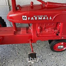 Vintage 1950s ESKA IH McCormick Farmall Red Farm Toy Pedal Tractor Nice