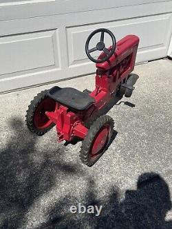Vintage FARMALL IH M Pedal Tractor With Shifter! Farm Toy Diecast Scale Models