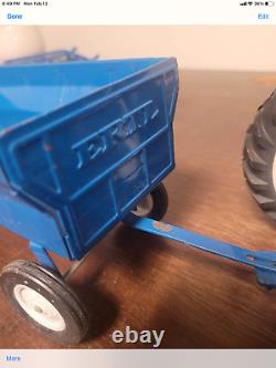 Vintage FORD 4600 Tractor Farm Set With Deluxe Barn 1/16 NICE! ERTL