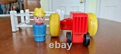 Vintage Fisher Price Little People Farm Tractor Farmer Cow Sheep Rooster Fence