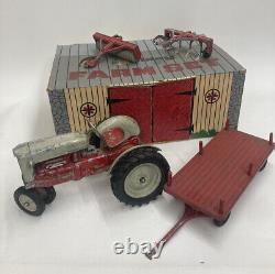 Vtg Hubley Farm Set No 90 Hubley Barn Box Hubley Tractor Complete Set 1/12 Scale