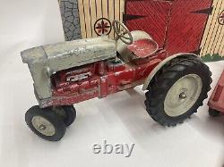 Vtg Hubley Farm Set No 90 Hubley Barn Box Hubley Tractor Complete Set 1/12 Scale