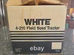 White 4-210 1/16 4WD Field Boss FARM TRACTOR RED STRIPE